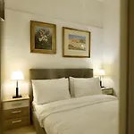 3 Bed With Outdoor Space On Seafront Σλιέμα