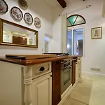 3 Bed With Outdoor Space On Seafront Apartamento