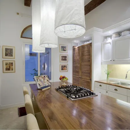 Apartman 3 Bed With Outdoor Space On Seafront *