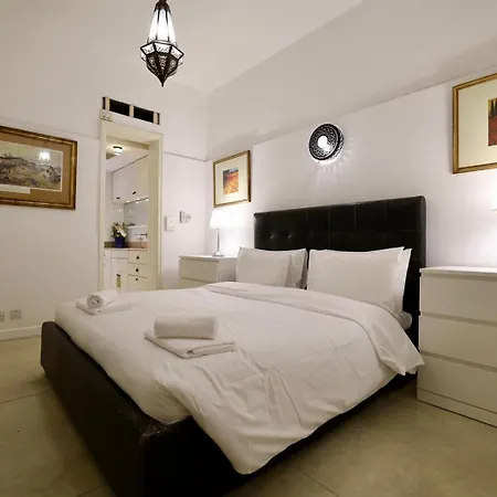 3 Bed With Outdoor Space On Seafront Apartman Sliema