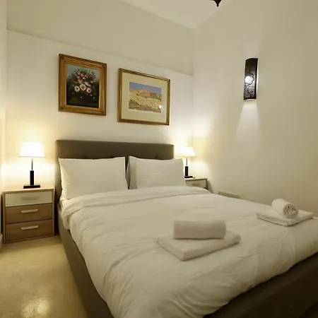 Apartman 3 Bed With Outdoor Space On Seafront Sliema