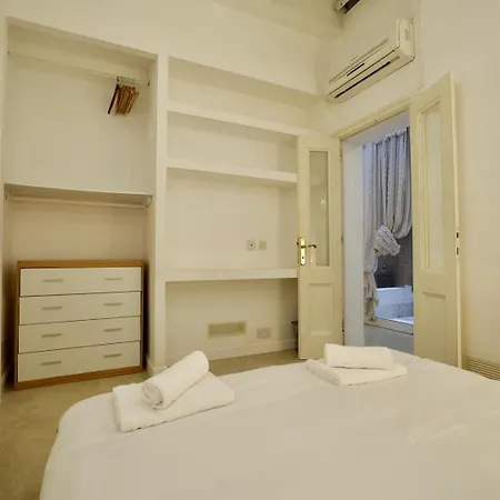 Apartman 3 Bed With Outdoor Space On Seafront *