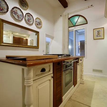 3 Bed With Outdoor Space On Seafront Appartement