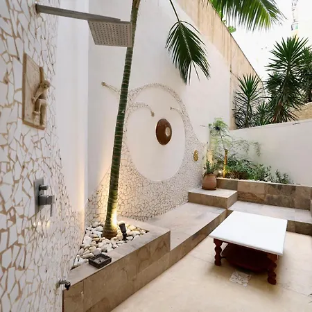 Apartman 3 Bed With Outdoor Space On Seafront *