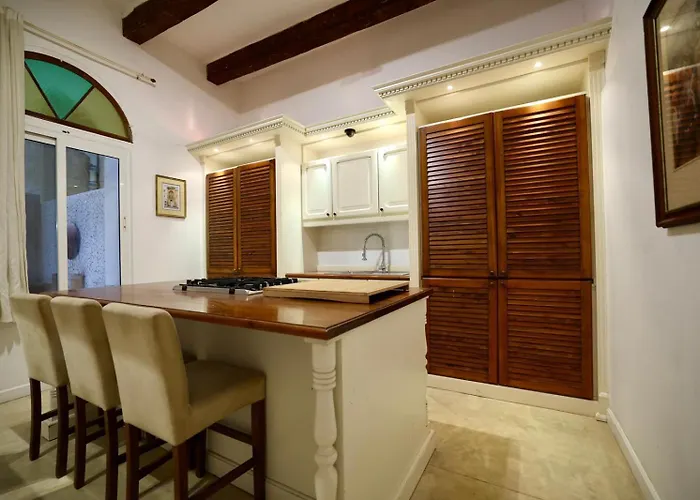 Daire 3 Bed With Outdoor Space On Seafront