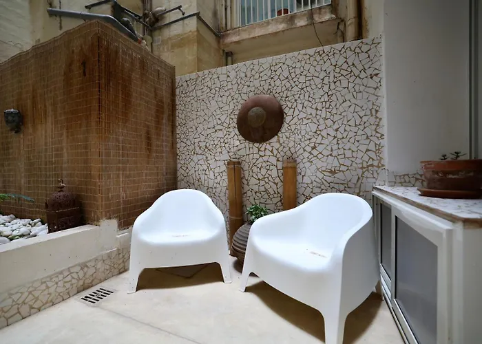 Daire 3 Bed With Outdoor Space On Seafront *